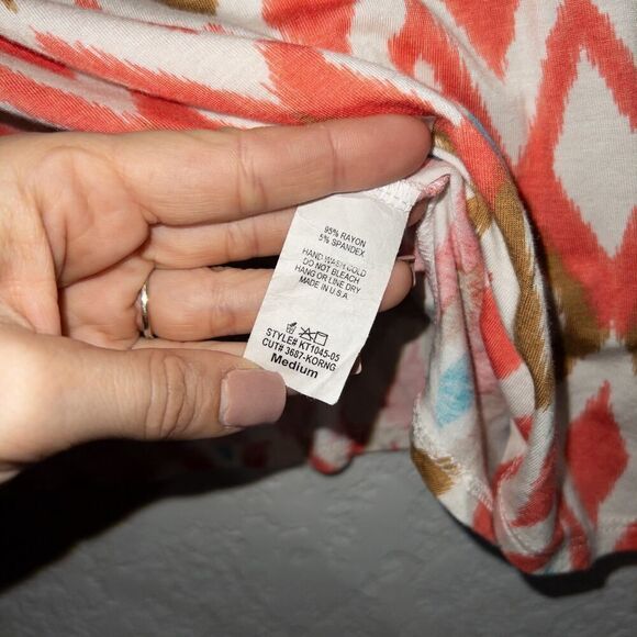 Fantastic Fawn Coral & Turquoise Ikat Diamond Print Top Size Medium - Picture 4 of 5